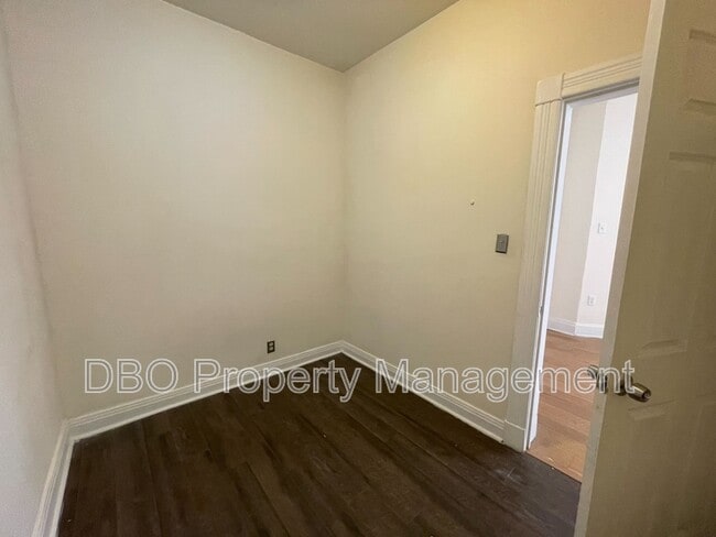 Building Photo - 262 Morton Ave