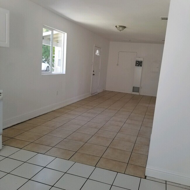 Foto del edificio - 329 North Glenn Avenue, Unit 335 APT. C