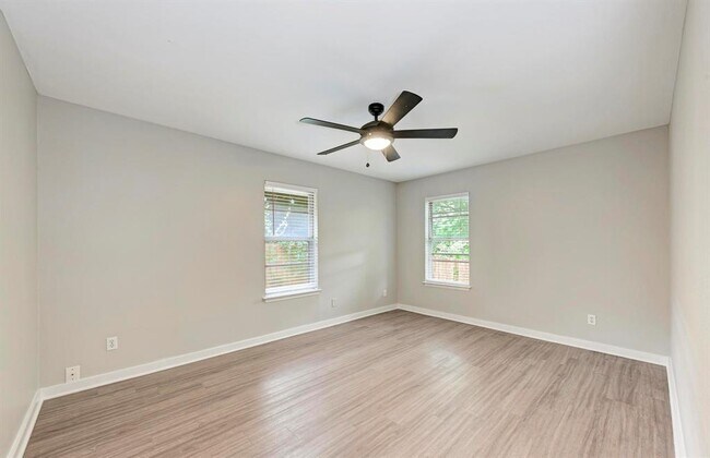 Foto del edificio - 1612 Elmhurst Dr