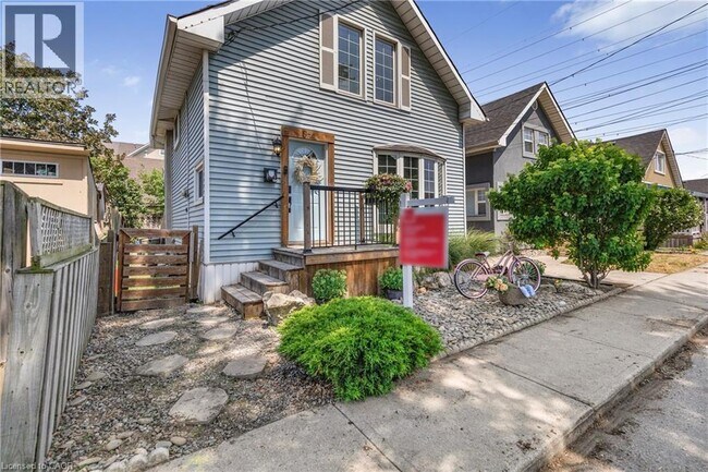 Photo du bâtiment - 1 Mareve Ave