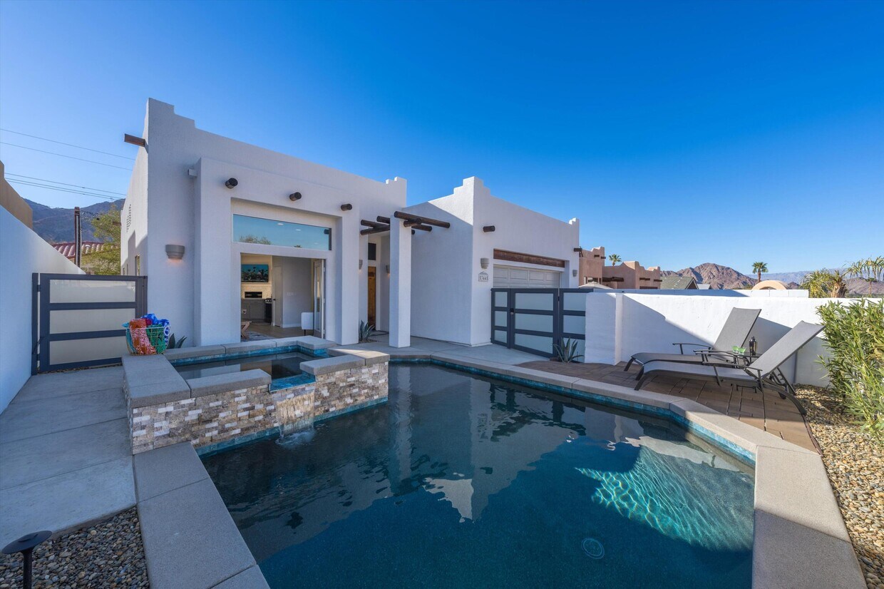 Foto principal - 53445 Eisenhower Dr