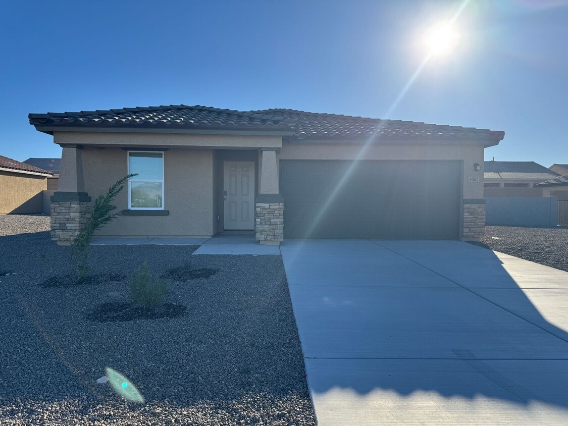 Foto principal - New construction Fort Mohave Home