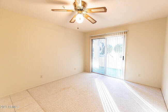 Foto del edificio - 10610 S 48th St