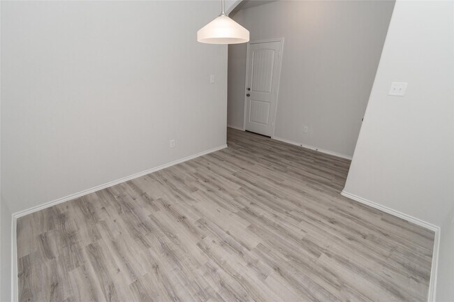 Foto del edificio - 21630 Tea Tree Olive Pl