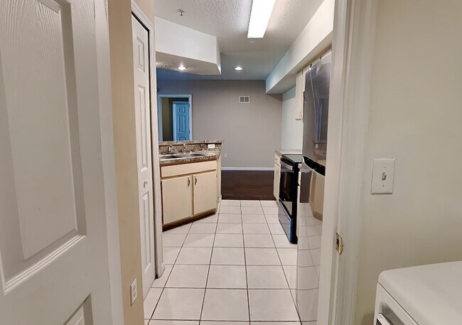 Foto del edificio - 814 Crest Pines Dr