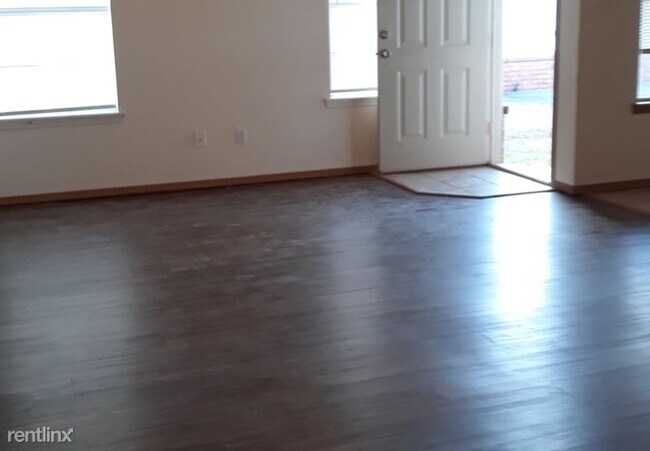 Building Photo - 1225 Lakeview Estates Dr