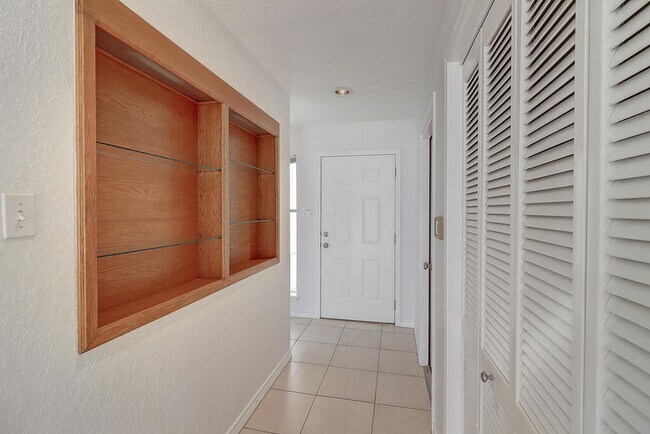 Building Photo - 15321 Dasmarinas Dr