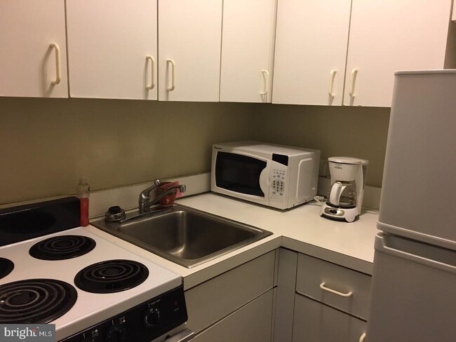 Building Photo - 2031 Locust St