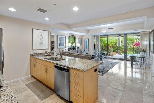 Building Photo - 7121 E Rancho Vista Dr