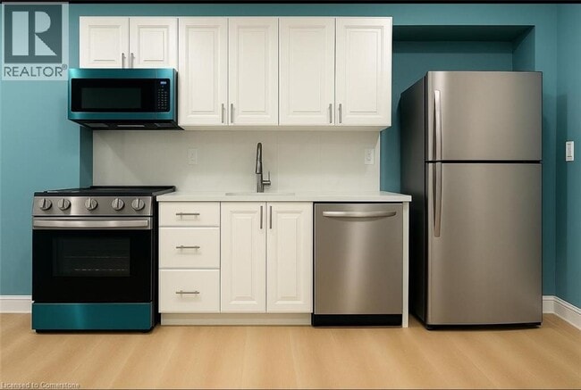 Building Photo - 255 Pineland Pl