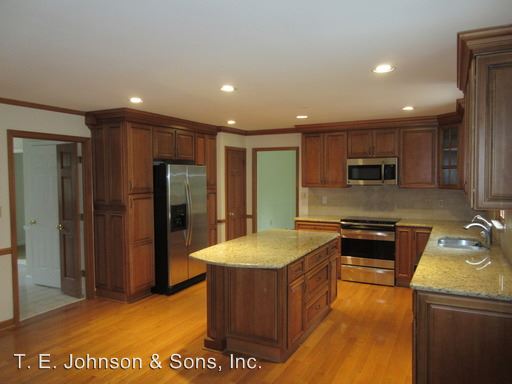 Building Photo - 7008 Ashburn Cir