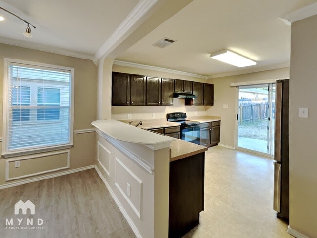 Building Photo - 5644 Brougham Way
