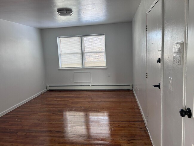 Building Photo - Gran Prix Apartments