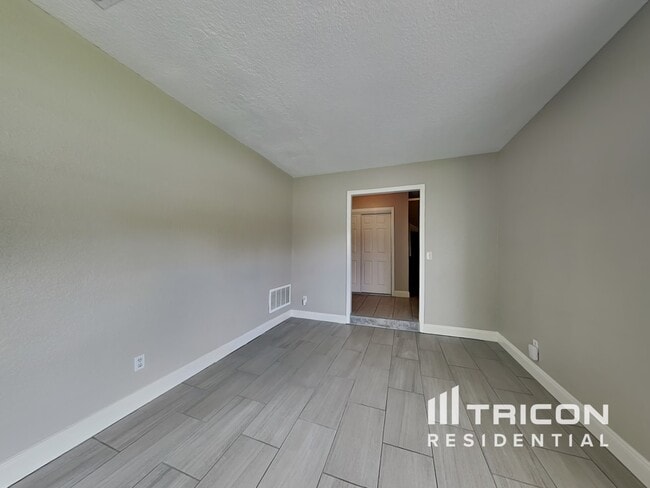 Foto del edificio - 1231 W 9th St
