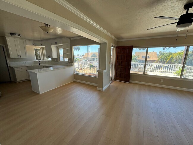 Building Photo - Charming 3-Bedroom, 2-Bathroom Home with H...