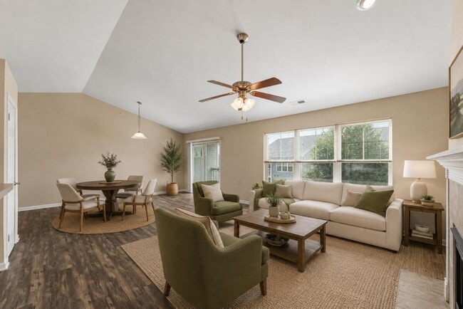 Building Photo - Saratoga Crossing Apartments & Townhomes