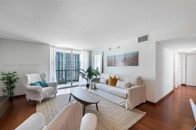 Building Photo - 1200 Brickell Bay Dr