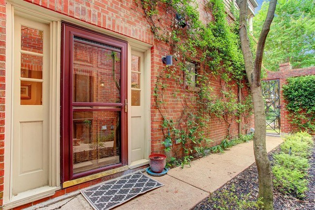 Foto del edificio - 2629 Wroxton Rd