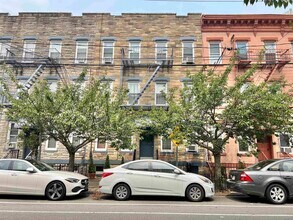 Building Photo - 346 7th St