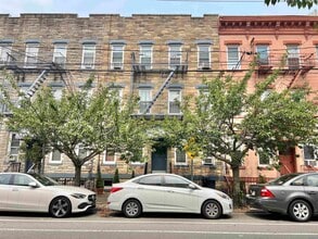 Building Photo - 346 7th St