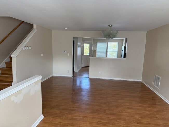 Building Photo - 550 Conservatory Ln