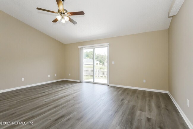 Foto del edificio - 1368 Summerbrook Dr