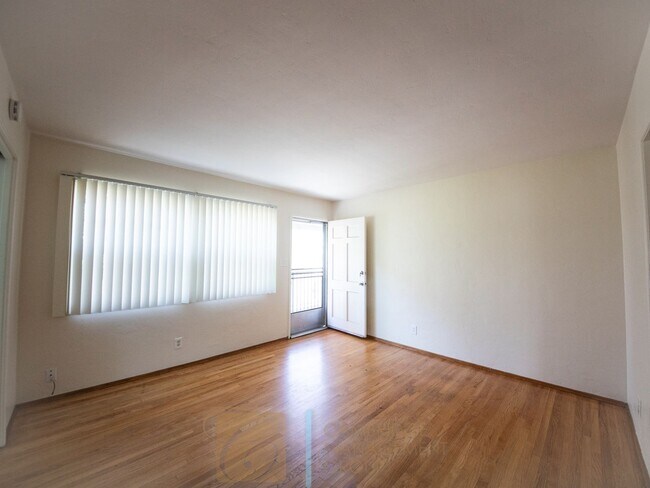Foto del edificio - 4455-59 1/2 Dawson Ave