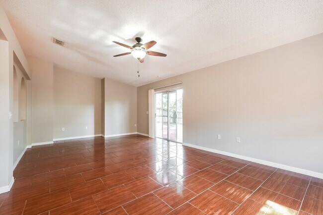 Foto del edificio - 681 Brown Bear Ct