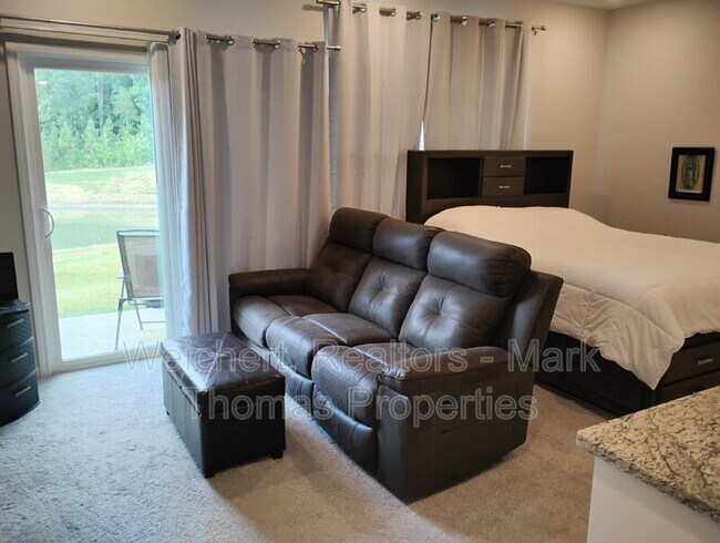 Foto del edificio - 1035 Manorhaven Dr