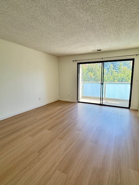 Foto del edificio - 3049 Fostoria Cir