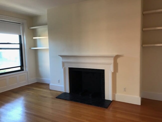 Building Photo - 504 Beacon St
