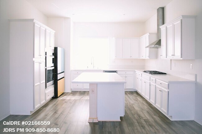 Building Photo - Irvine 2 Bedroom Condo