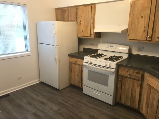 Eat In Kitchen - 1332 E Ports O Call Dr