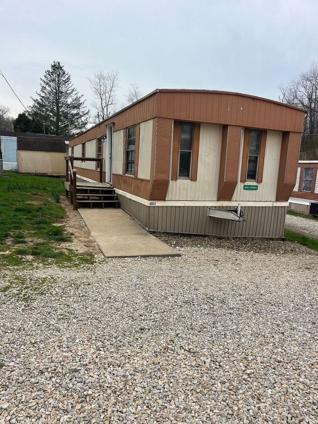 Building Photo - Comfortable, Open, & Central Location