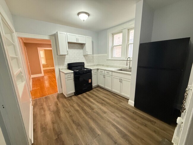 Foto del edificio - 2843 W Berteau Ave