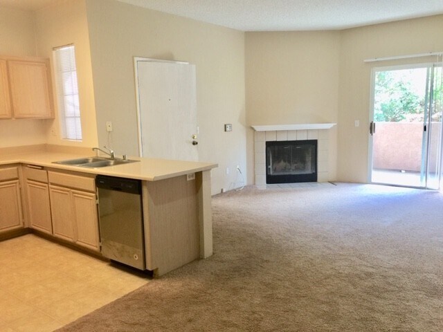 Building Photo - RB 2 Br 2 BathPetOK+washer+Dryer All Appl 2 Prkg spots>TEXT 858-774-1574
