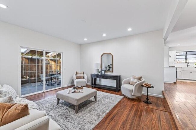 Foto del edificio - 3049 Sunrise Cir