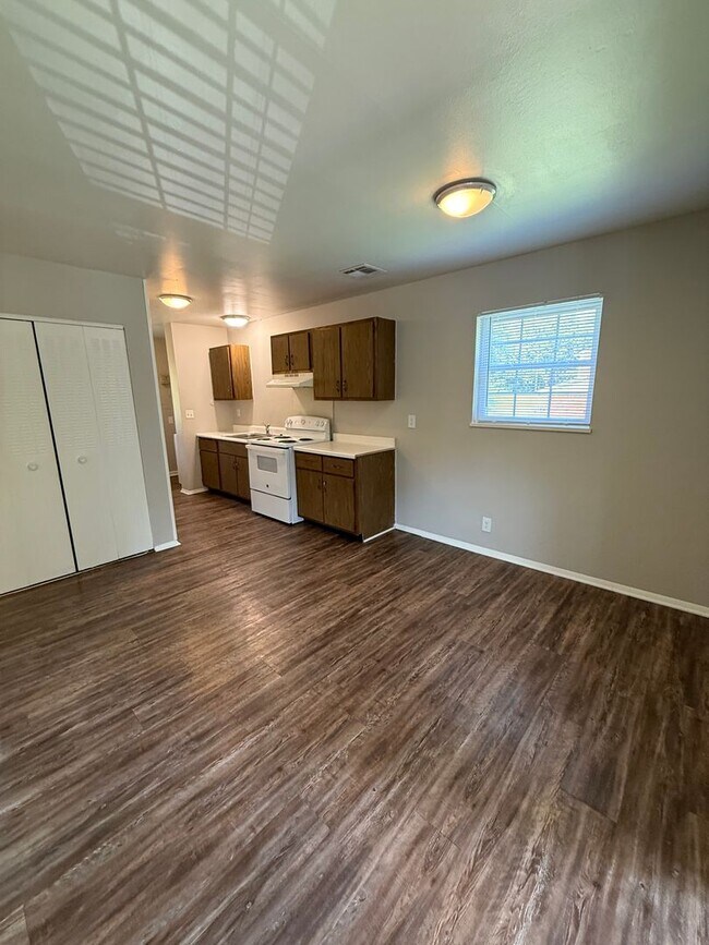 Foto del edificio - 4601 Lakeside Dr