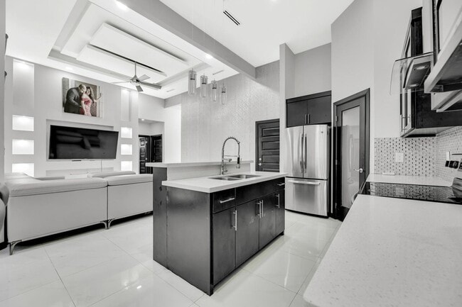 Foto del edificio - SPACIOUS 3 BEDROOM HOME IN HIDALGO!