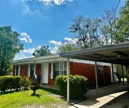301 S Leon St Carport - 301 S Leon St