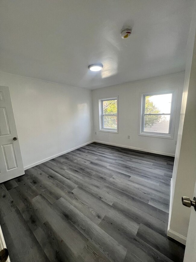 Building Photo - 22 1/2 Seward Ave