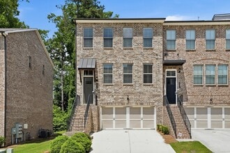 Building Photo - 2376 Tarben Dr