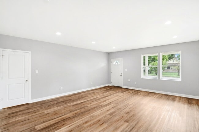 Building Photo - 610 Poplar St
