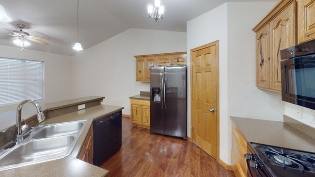 Building Photo - Spacious 4-Bed, 3-Bath Family Home with Fenced Yard and Attached Garage
