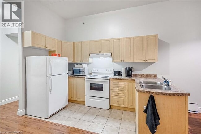 Building Photo - 150 Colborne St W