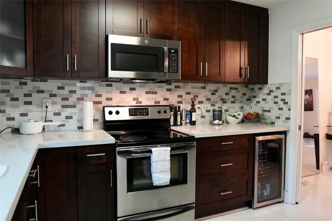 Foto del edificio - 2213 NE 122nd St