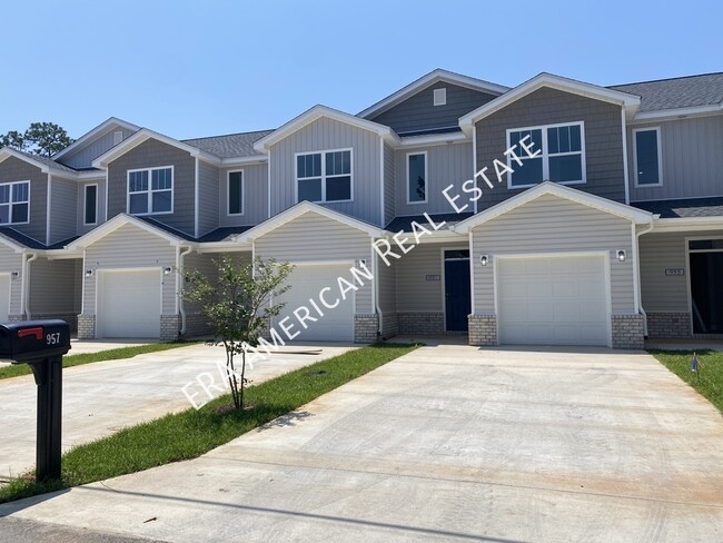 Foto del edificio - Townhomes 2 miles from Hurlburt Field AFB