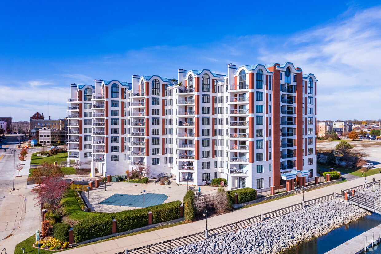 Primary Photo - Lakeshore Towers