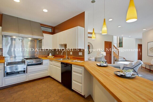 Foto del edificio - 3 br, 2 bath House - 200 San Carlos Ave.