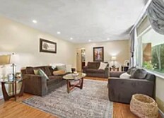 Foto del edificio - 324 Dimmock Hill Rd